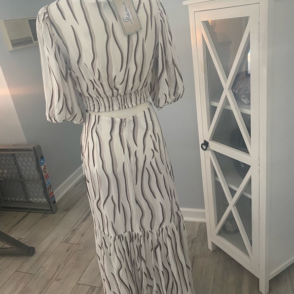 NWT Beautiful long dress size small 4 - Picture 5 of 8